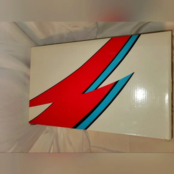 David Bowie Vans Sk8-hi - Picture 7 of 7